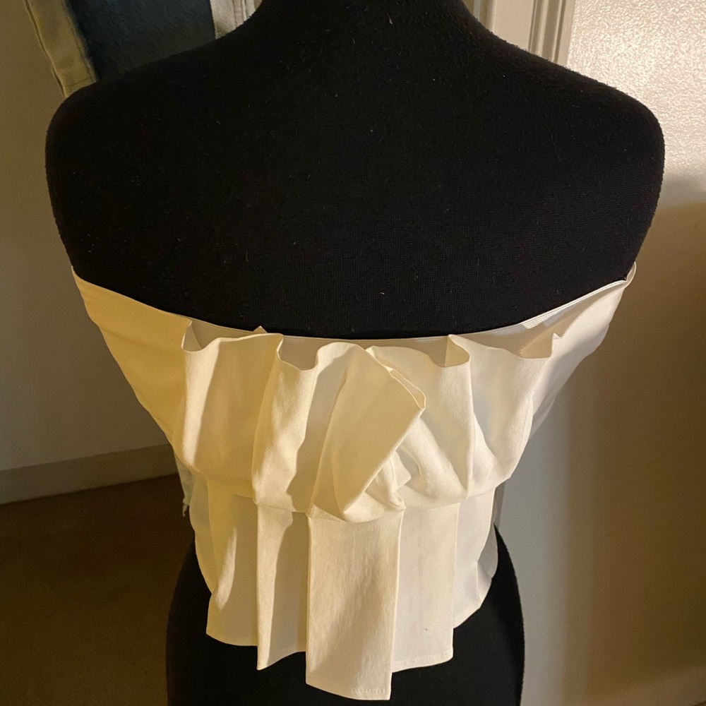 Off-Shoulder Ruffled Cream Crop Top - Picture 2 of 3